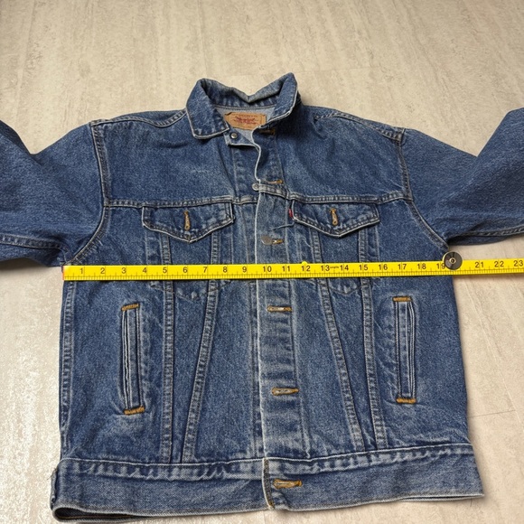 Levi's jean jacket - Picture 7 of 9